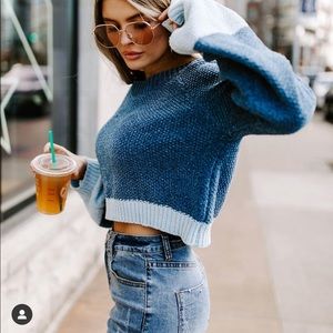 Kittenish blue knit cropped sweater(color block his number)